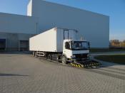 Driverless truck for automated internal transports in a dairy factory