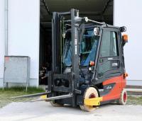 Photo of the electric forklift, an automated Linde E 25